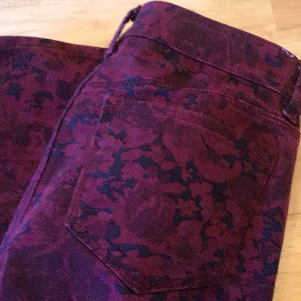 Ann Taylor 00P jeans in Modern Fit--fun maroon/navy floral - Picture 2 of 3